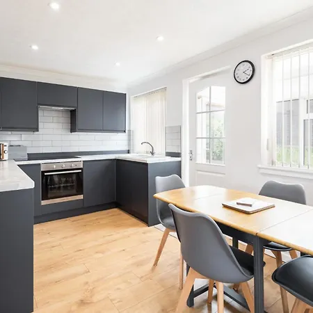 Host & - Farthings Holiday home *